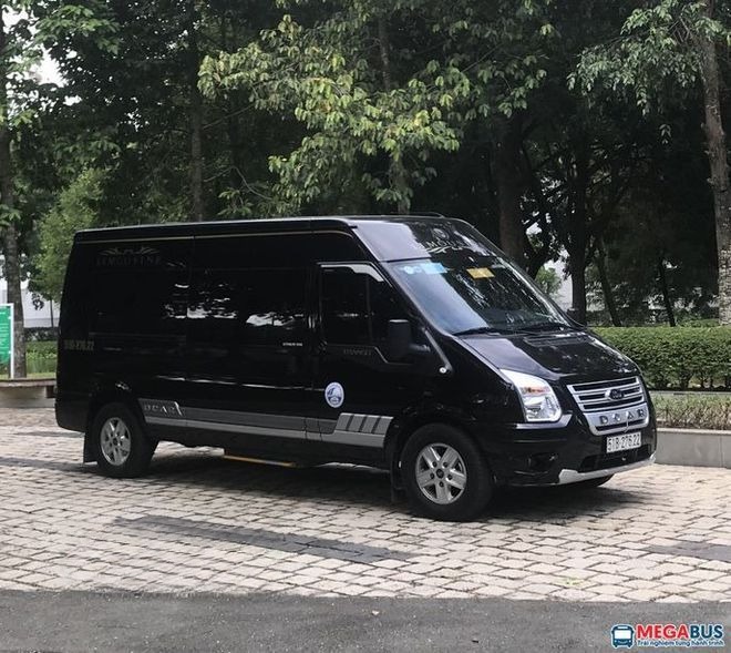 Xe Tuấn Anh Limousine Bên hông xe Limousine 9 chỗ VIP