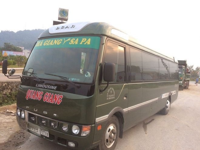 Xe Quang Tuyến Mặt trước xe Limousine 19 chỗ VIP