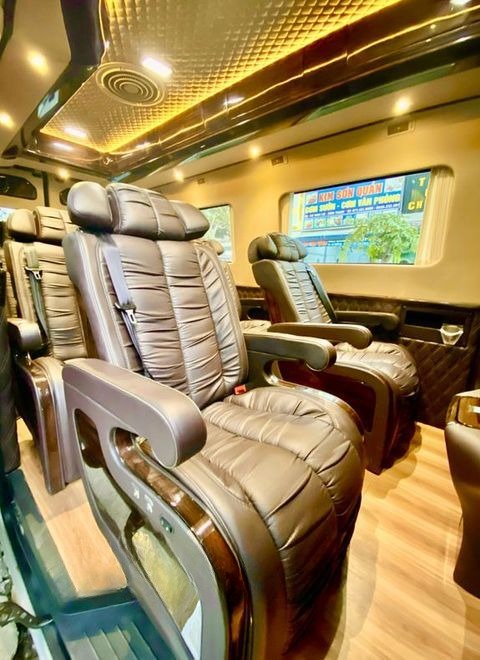 Xe Hoàng Yến Logistics Ghế ngồi Tiện ích Nội thất Limousine 9 chỗ