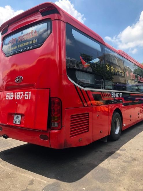 Xe Tín Nghĩa Mặt sau xe Giường nằm 42 chỗ