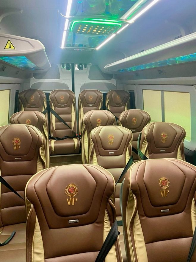 Xe Tân Hoàng Anh Ghế ngồi Nội thất Limousine 15 Ghế