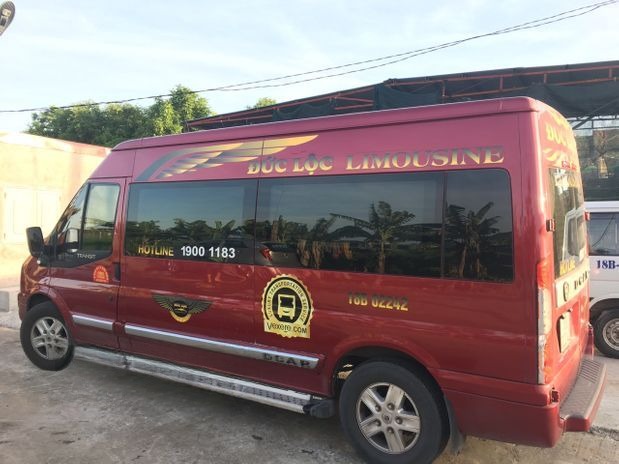 Xe Đức Lộc Limousine Bên hông xe Ghế ngồi 16 chỗ