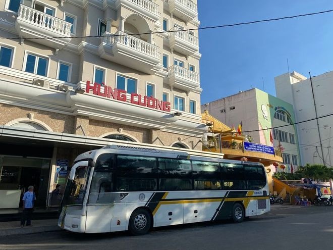 Xe Hùng Cường - An Giang Mặt trước xe Bên hông xe Giường nằm 40 chỗ