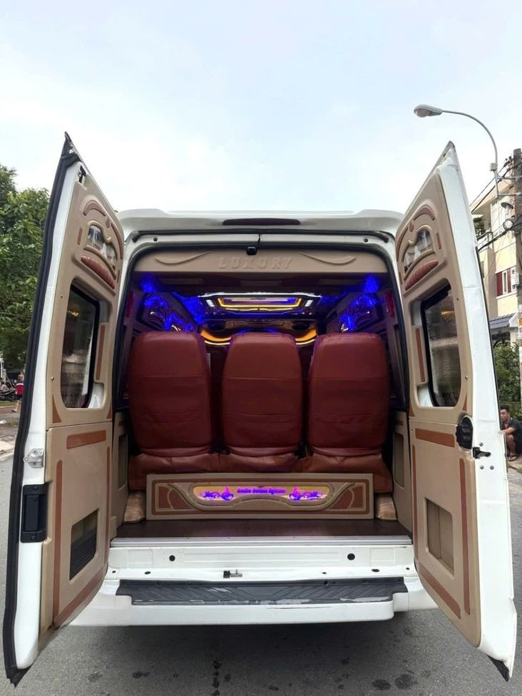 Xe Trùng Khánh Limousine undefined