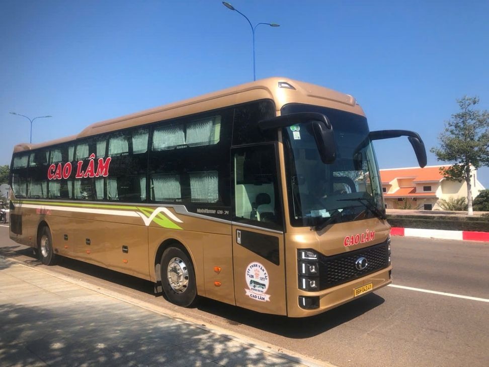 Xe Cao Lâm Mặt trước xe Bên hông xe Limousine 34 phòng