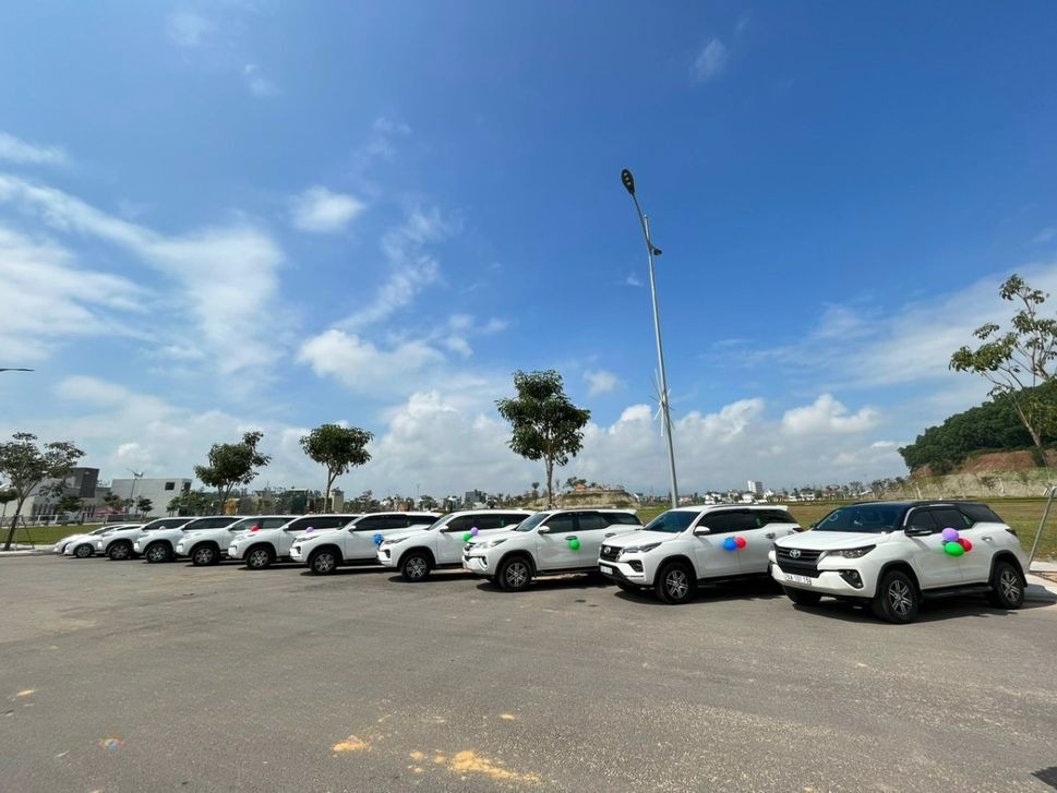 Xe Hà Thảo Mặt trước xe Bên hông xe Ghế ngồi 7 chỗ