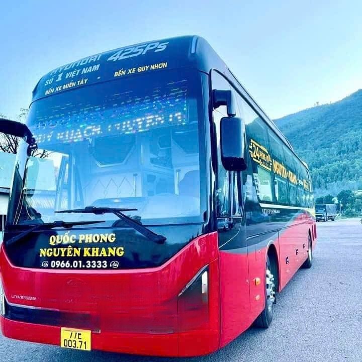 Xe Nguyên Khang Quốc Phong Mặt trước xe Limousine 24 phòng 