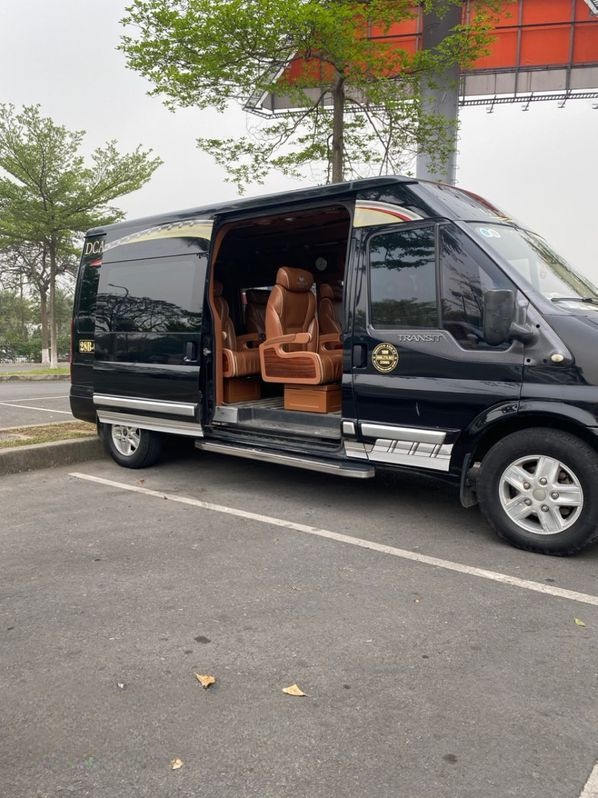 Xe Bắc Ninh Limousine Bên hông xe Limousine 9 chỗ