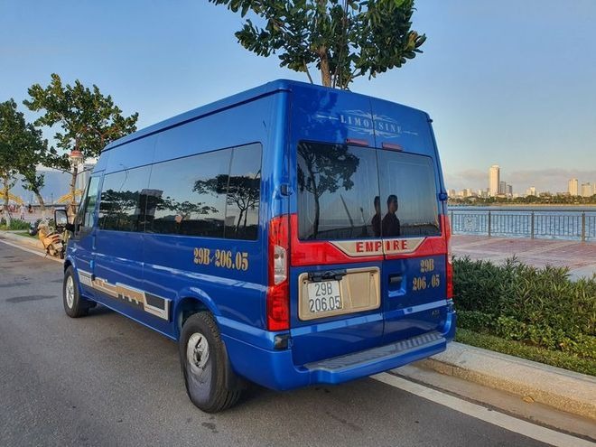 Xe Minh Quân Limousine Mặt sau xe Limousine 9 chỗ VIP
