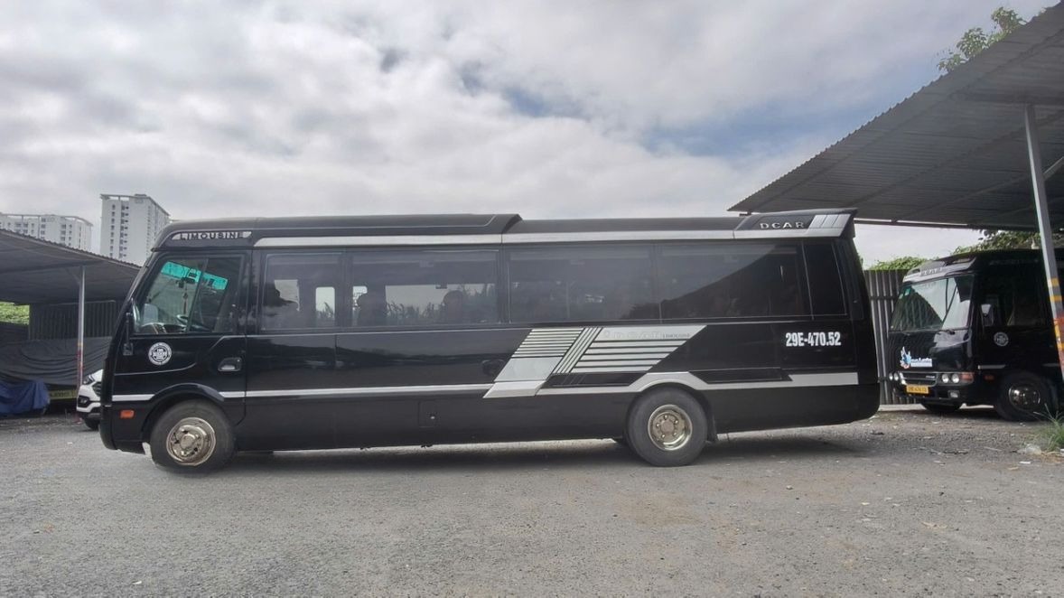 Xe Nam Á Châu Limousine Bên hông xe Limousine 19 chỗ