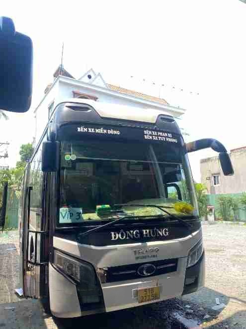 Xe Đông Hưng Mặt trước xe Limousine giường phòng 22 chỗ
