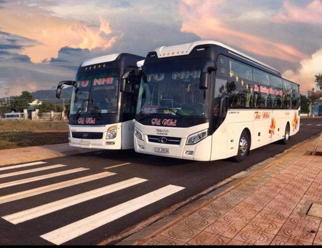 Xe Tú Nhi Mặt trước xe Giường nằm Giường nằm 40 chỗ 