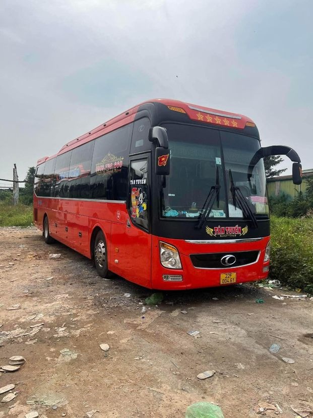 Xe Tân Tuyến Mặt trước xe Bên hông xe Giường nằm 40 chỗ