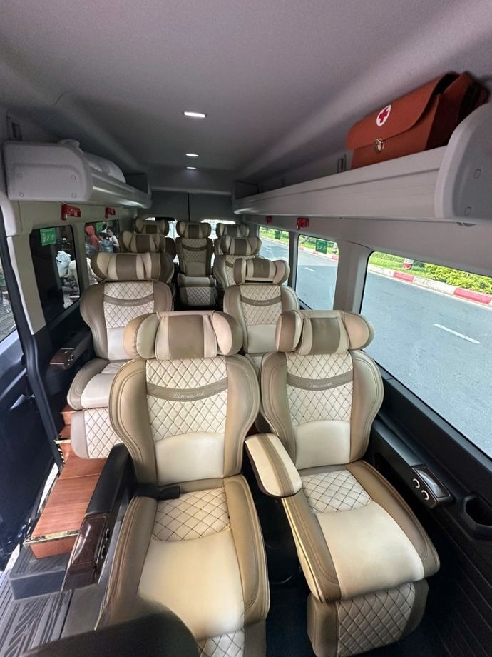 Xe Hoàng Dũng Cambodia Ghế ngồi Tiện ích Nội thất Limousine 9 chỗ