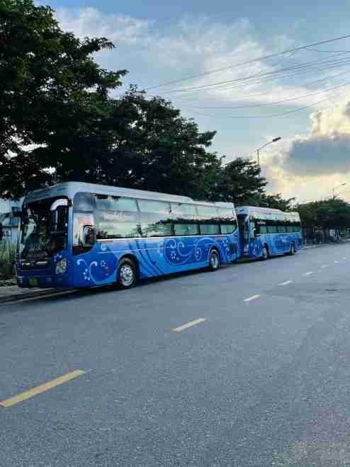 Xe Phi Long (Mậu Hường) Mặt trước xe Bên hông xe Giường nằm 40 chỗ