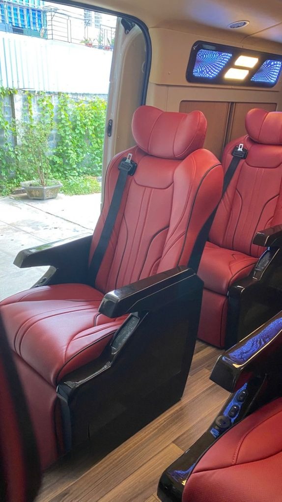 Xe Đan Anh Ghế ngồi Ford Limousine 9 chỗ