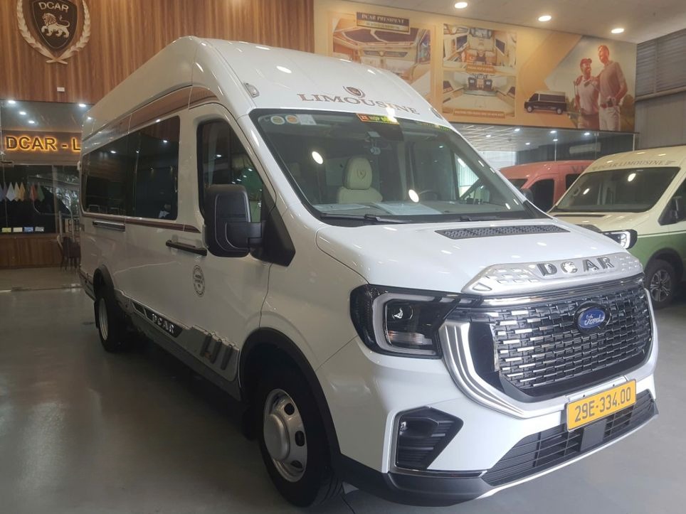 Xe Online Travel Limousine Mặt trước xe Limo 10 ghế