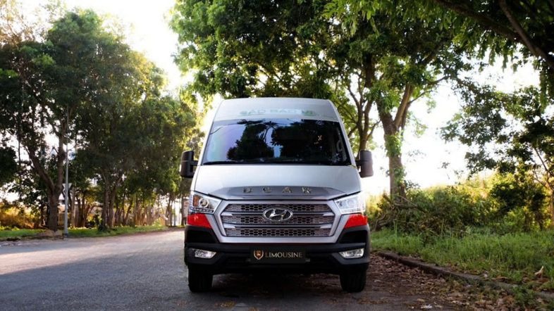 Xe Bảo Bảo Vi Mặt trước xe Limousine 9 chỗ