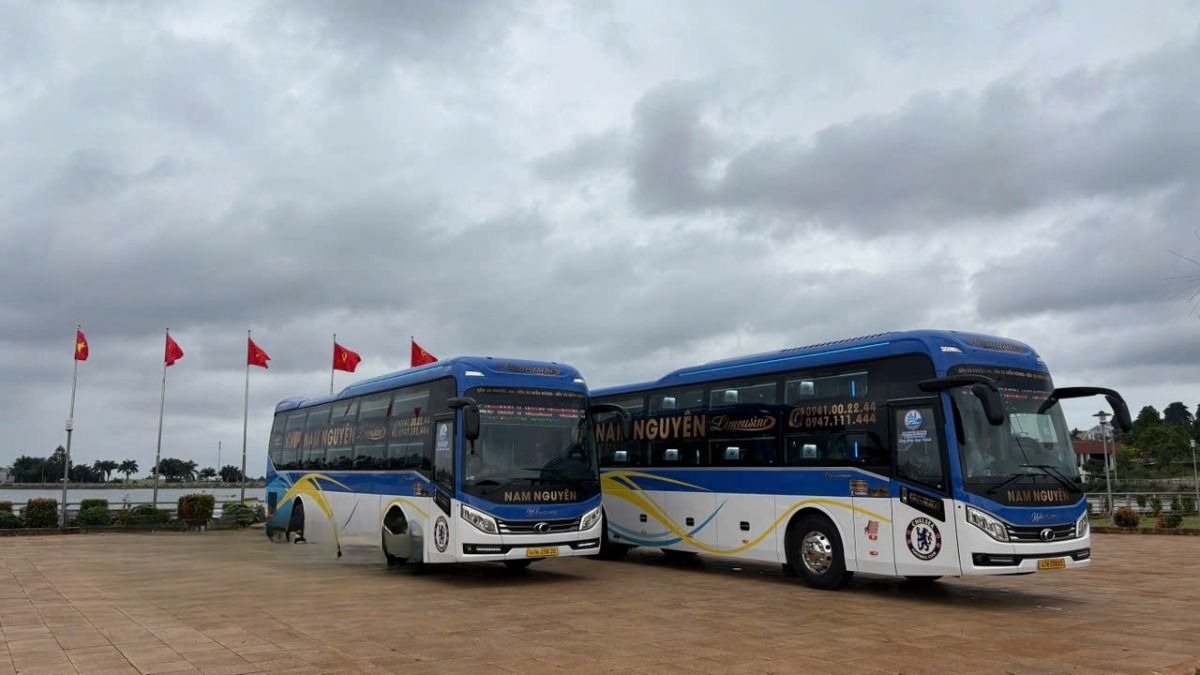 Xe Nam Nguyên Mặt trước xe Bên hông xe Limousine 24 phòng