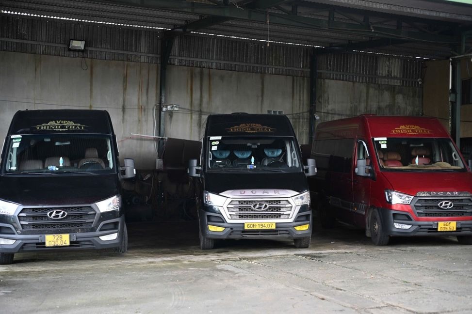 Xe Thịnh Thái Limousine Mặt trước xe Limousine 11 chỗ