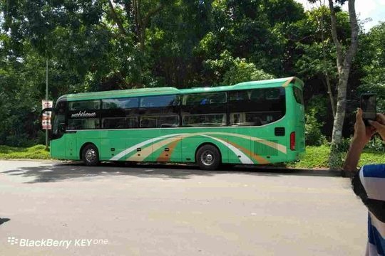 Bên hông xe Giường nằm 44 giường Sáu Bản