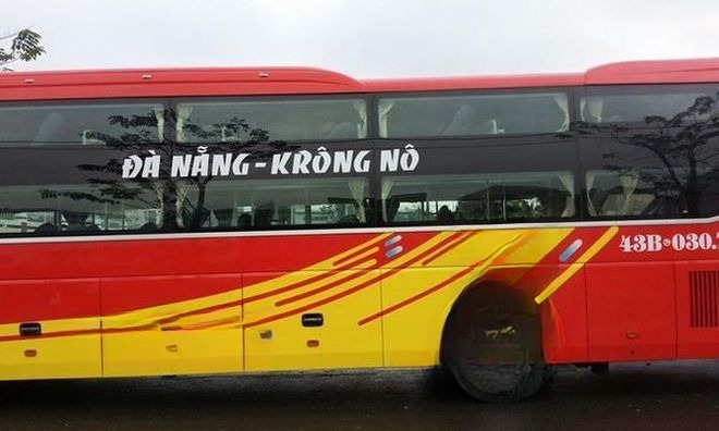 Xe Quốc Đạt Bên hông xe Giường nằm 44 chỗ