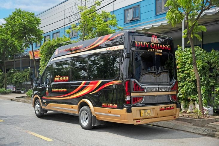 Xe Duy Quang Limousine Mặt sau xe Bên hông xe Limousine 10 chỗ
