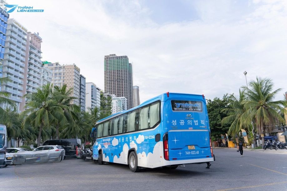 Xe Thành Liên Buslines Bên hông xe Mặt sau xe Limousine 28 chỗ