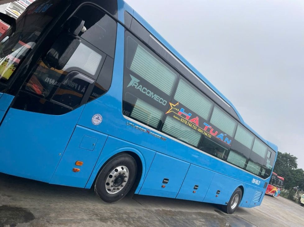 Xe Lovabus Bên hông xe Limousine 34 giường phòng