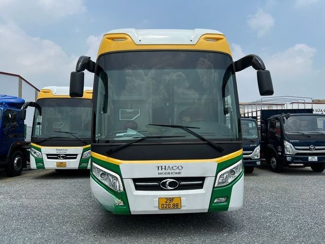 Xe Kad Bus Mặt trước xe 