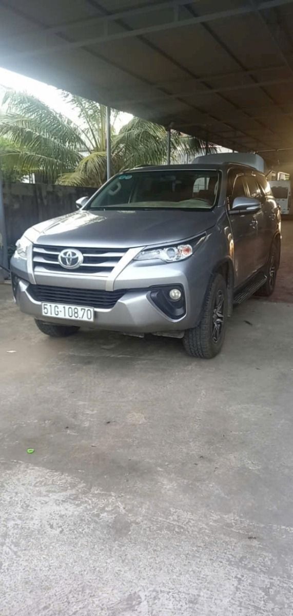 Xe Thủy Hà Linh Mặt trước xe Fortuner 7 chỗ