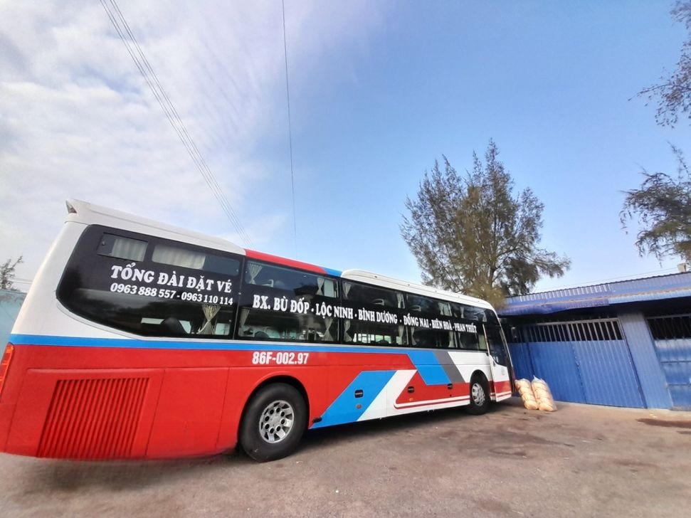 Xe Phương Anh (Phan Thiết) Bên hông xe 
