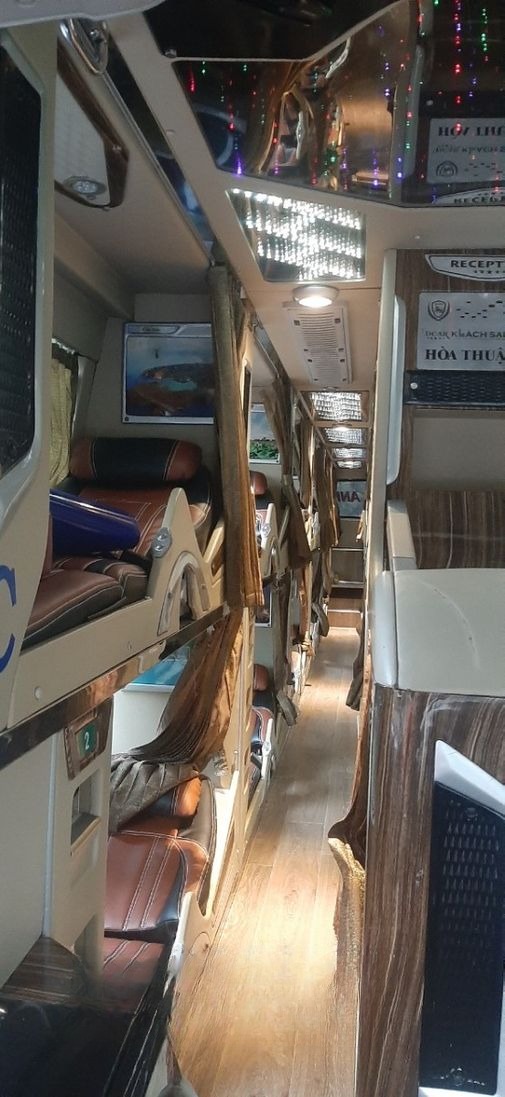 Xe Queen Cafe (Cam Ranh) Giường nằm Nội thất Tiện ích Limousine 34 chỗ