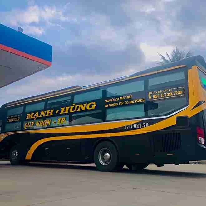 Xe Mạnh Hùng (Bình Định) Bên hông xe Mặt trước xe Limousine 22 Phòng