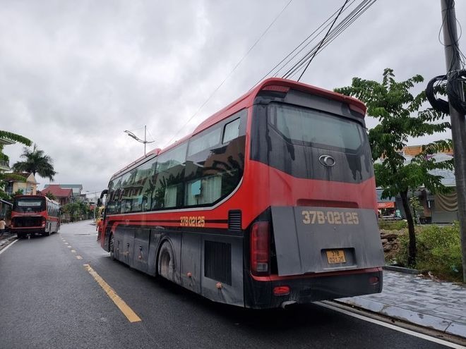 Xe Phương Oanh Mặt sau xe Bên hông xe Giường nằm 44 chỗ