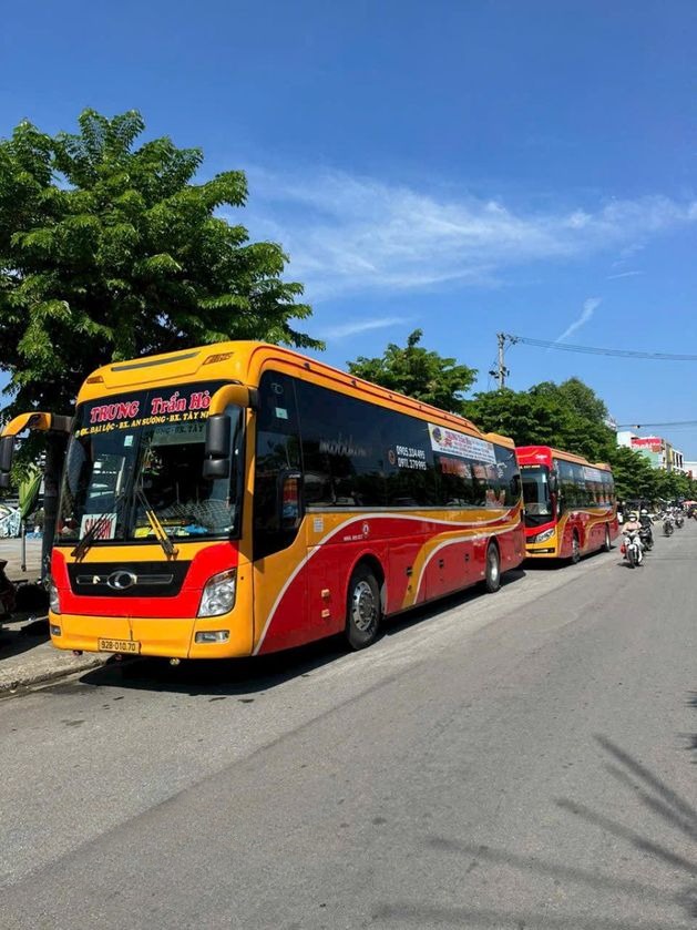 Xe Trung Trần Hòa Mặt trước xe Bên hông xe Giường nằm 44 chỗ