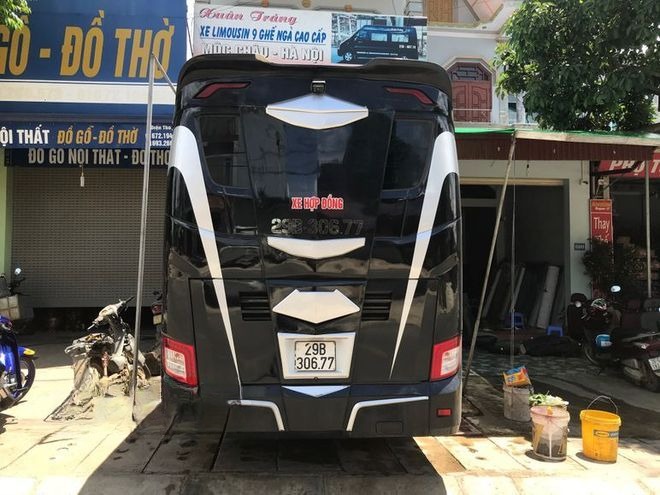 Xe Xuân Tráng Limousine Mặt sau xe Limousine 16 chỗ VIP