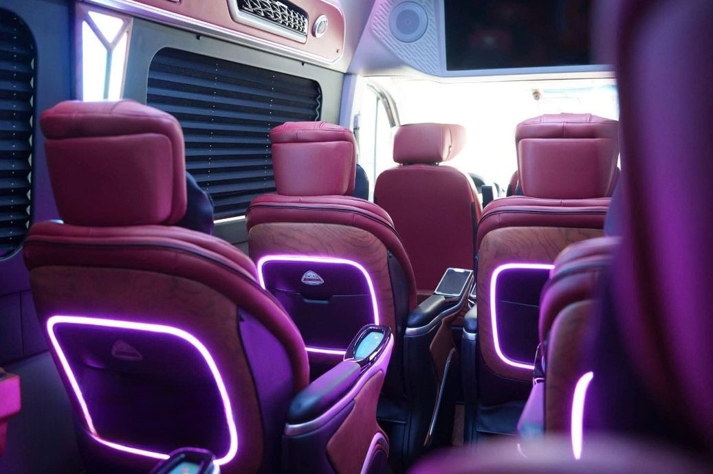 Xe Đức Phát (Thanh Hóa) Tiện ích Limousine 11 chỗ