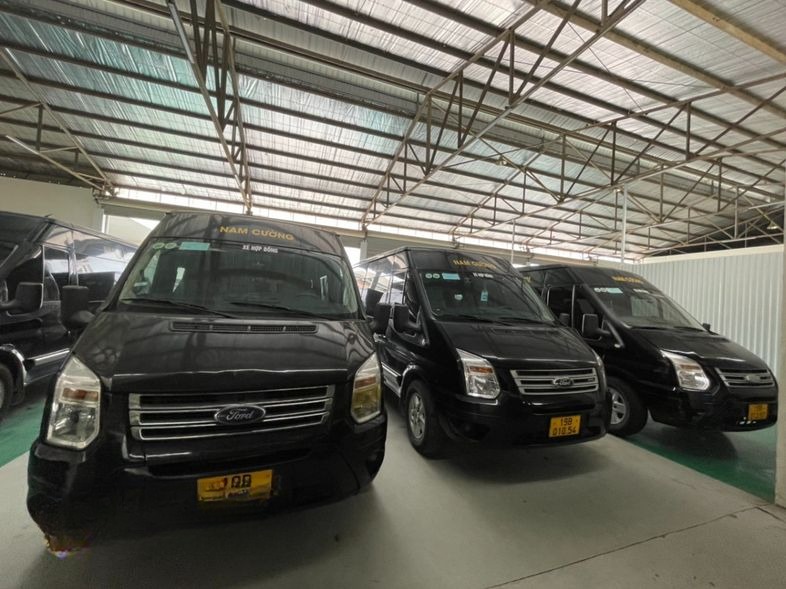 Xe Nam Cường Limousine Mặt trước xe Limousine 9 chỗ