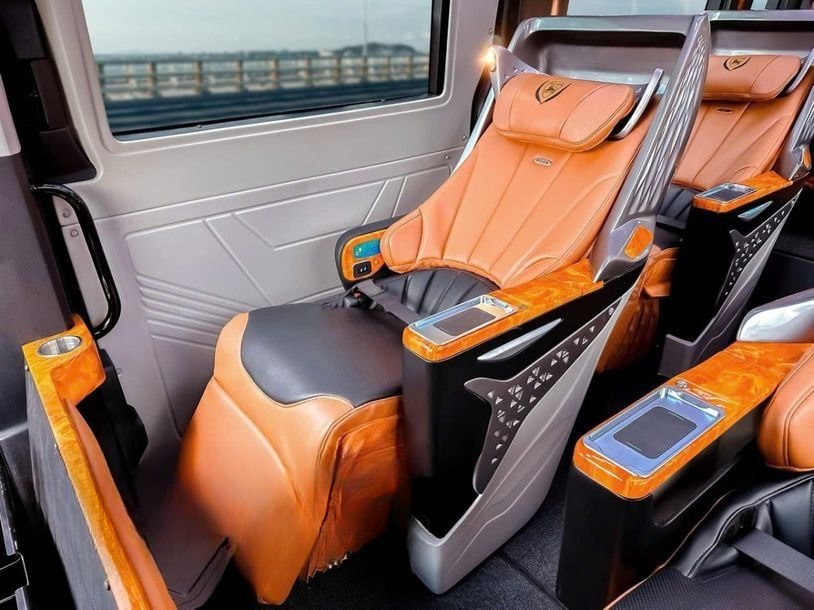 Xe Trọng Thủy Limousine Ghế ngồi Tiện ích Nội thất Limousine 10 chỗ
