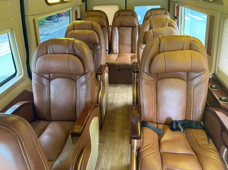 Xe Khánh Châu Tiện ích Nội thất Limousine 9 chỗ 