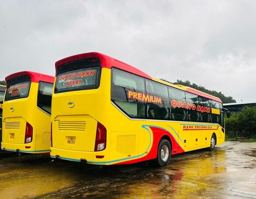 Xe Quang Hạnh (NT) Mặt sau xe Limousine 32 giường (WC)