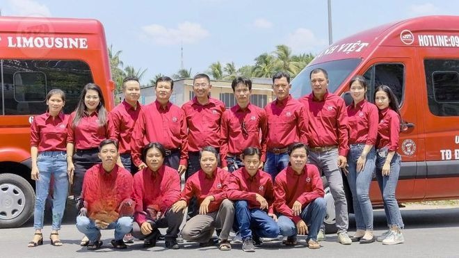 Xe Mạnh Việt Limousine Limousine 9 chỗ