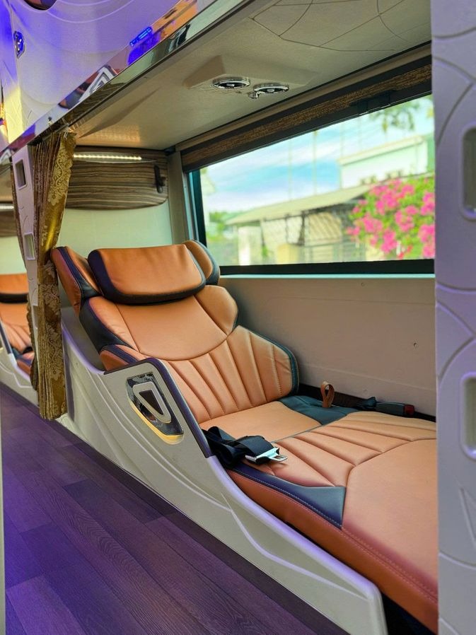 Xe Văn Thông Giường nằm Nội thất Limousine 34 phòng