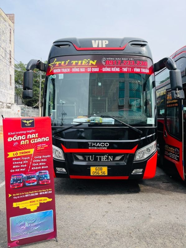 Xe Tư Tiến Mặt trước xe 