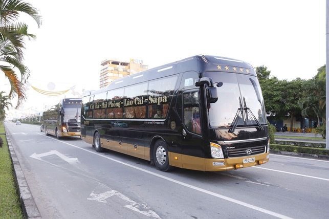 Xe Discovery Travel Mặt trước xe Bên hông xe Giường nằm 46 chỗ