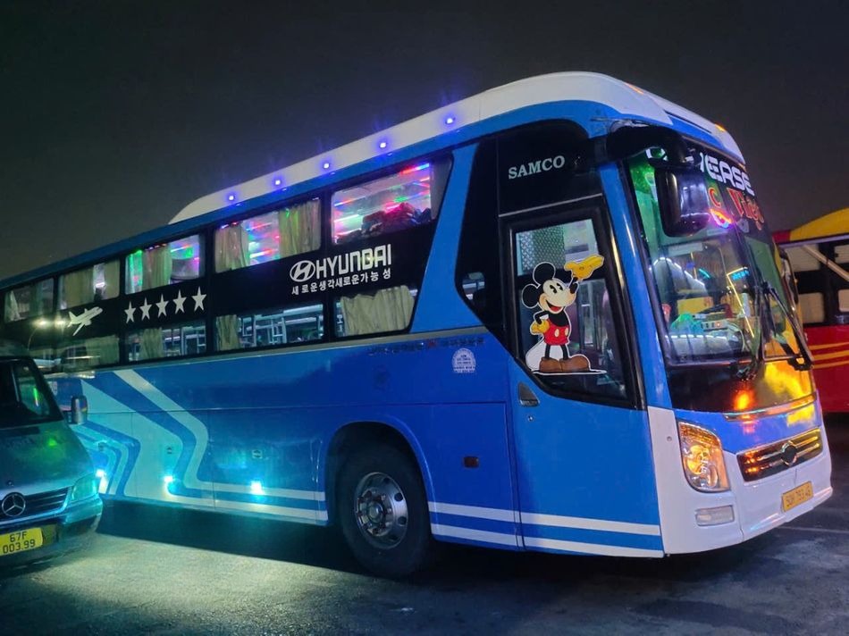 Xe Quốc Việt Bên hông xe Xe giường nằm 44 chỗ