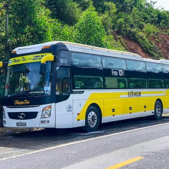 Xe Lovabus Mặt trước xe Bên hông xe Limousine giường phòng 22 chỗ