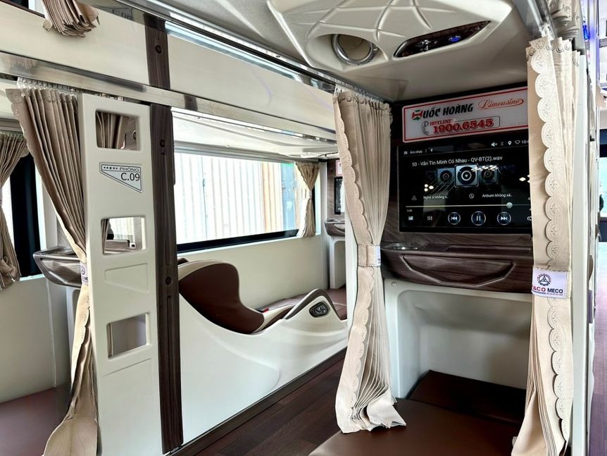Xe Quốc Hoàng Tiện ích Limosine 34 phòng
