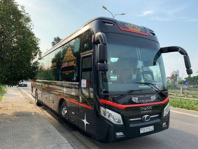 Xe Sâm Hương Mặt trước xe Limousine giường nằm 32 chỗ